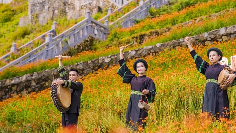 A folk art performance at the festival (Photo: qdnd.vn)