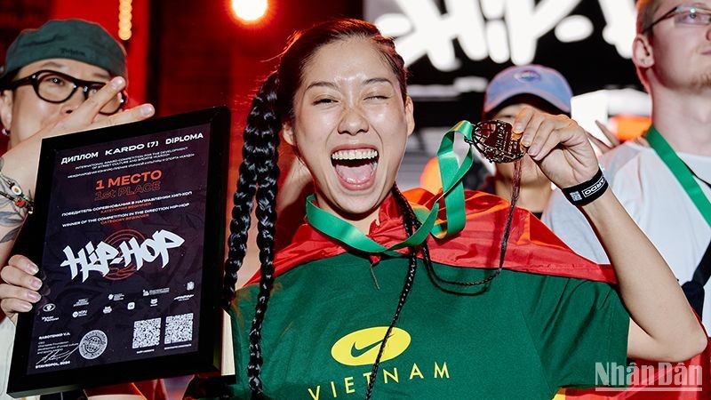 Mai Thien Quan from Dong Nai Province was named the crown champion in the hip-hop event 