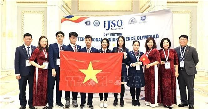 The Vietnamese delegation at the 21st International Junior Science Olympiad (IJSO) in Romania. (Photo: VNA)