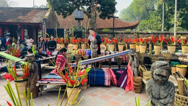 A programme introducing traditional Vietnamese crafts opened at the Temple of Literature in Hanoi on January 2.