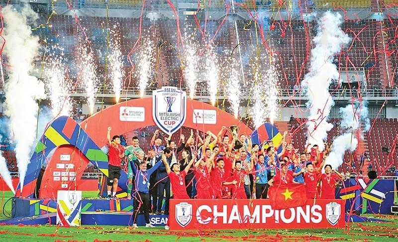 Vietnam beat Thailand to claim 2024 ASEAN Cup trophy (Photo: Thanh Dat)