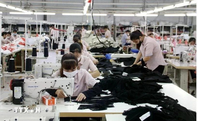 Workers at a garment company (Photo: VNA)