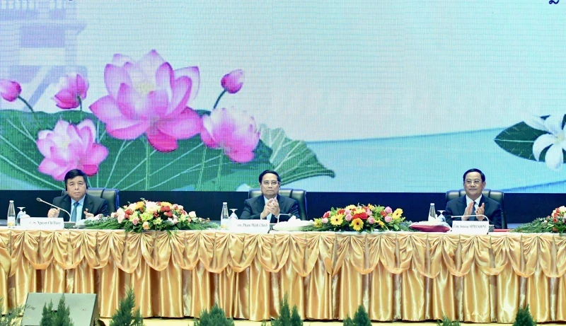 Prime Minister Pham Minh Chinh and his Lao counterpart, Sonexay Siphandone, co-chaired an investment cooperation conference in Vientiane on January 9 (Photo: Thanh Giang)