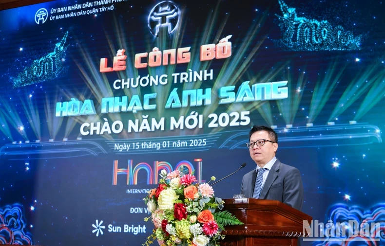 Member of the Party Central Committee, and Editor-in-Chief of the Nhan Dan Newspaper Le Quoc Minh speak at the cermony 