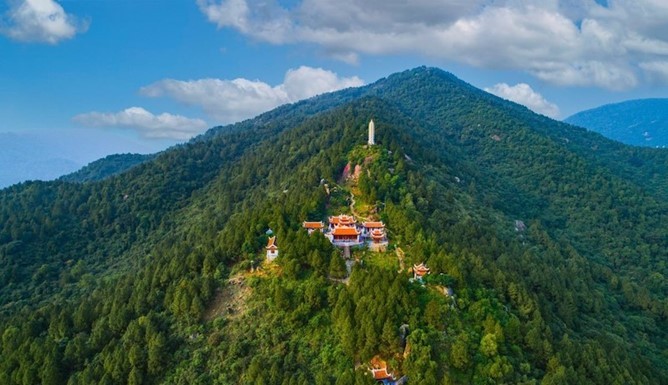 An aerial view of Huong Tich Pagoda (Photo: vietnamtourism.gov.vn)