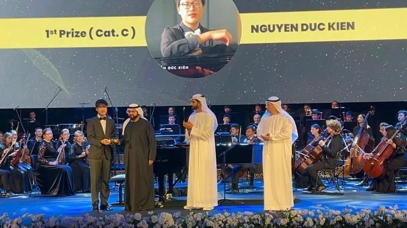 Nguyen Duc Kien wins first prize at the 6th Fujairah International Piano Competition. 