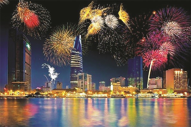Ho Chi Minh City to set off firework displays at seven locations on National Reunification Day
