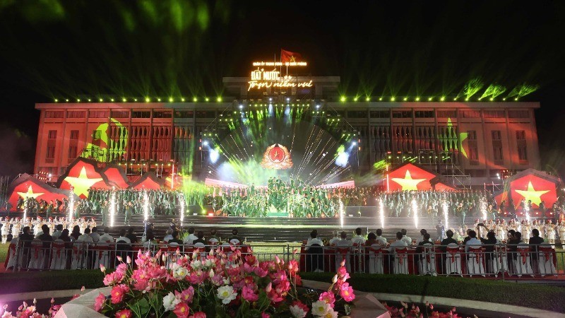 A performance at the grand art programme in Ho Chi Minh City on April 20. (Photo: VNA)