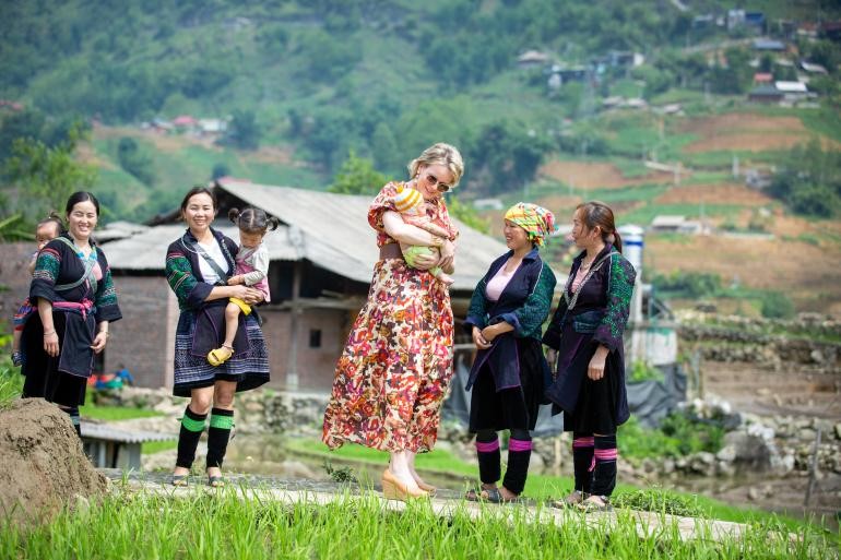 Belgium’s Queen Mathilde meets local people in Lao Cai (Photo: UNICEF)