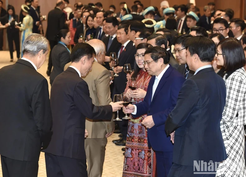 Prime Minister Pham Minh Chinh and his spouse host a banquet for diplomatic corps in Vietnam on January 24 on the occasion of the Lunar New Year (Tet) Festival. (Photo: NDO) 