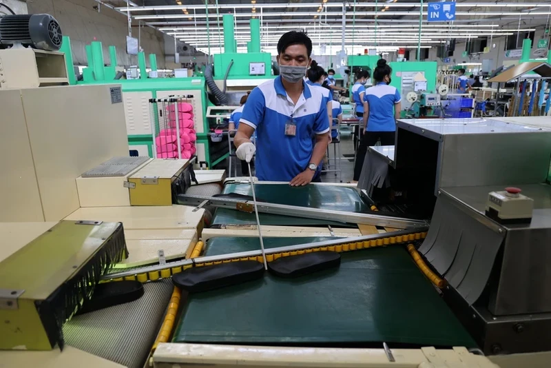Employees work at a factory of Jia Hsin Co., Ltd., wholly invested by Taiwan (China) in Long An Province. (Photo: Minh Hung/VNA)