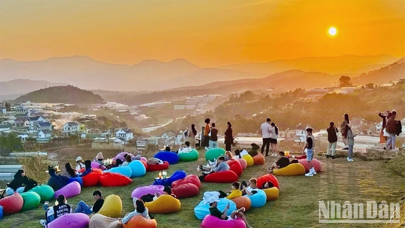 Visitors admire Da Lat sunset