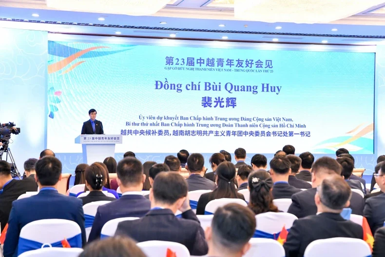 Bui Quang Huy, First Secretary of the HCYU Central Committee and Chairman of the National Committee for Vietnamese Youth, speaks at the opening ceremony of the 23rd Vietnam - China youth friendship meeting on October 14. (Photo: NDO)