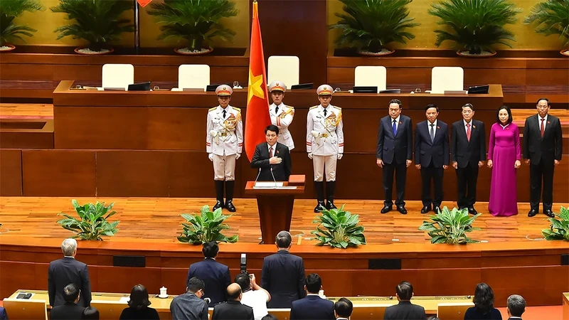 Comrade Luong Cuong takes the oath of office as President of the Socialist Republic of Vietnam for the 2021-2026 term.