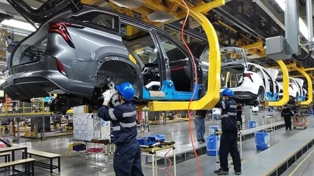 Production line at an automobile assembly plant in Anhui Province, China. (Photo: Xinhua/VNA)