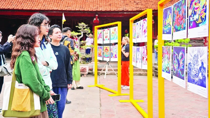 Young people come to the exhibition "Drawing the Dragon" organised by Tired City in collaboration with the Centre for Cultural and Scientific Activities at Van Mieu - Quoc Tu Giam.