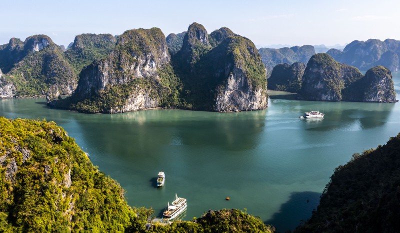 Beautiful scenery of Ha Long Bay