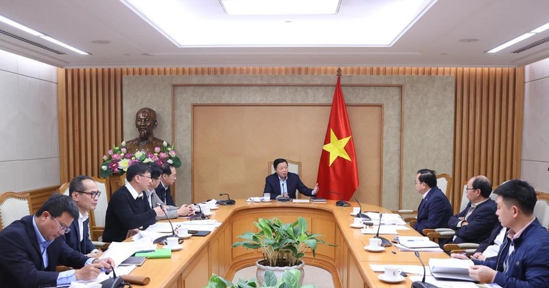 Deputy Prime Minister Tran Hong Ha speaks at the meeting. (Photo: VNA)