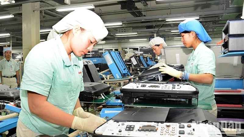 Female workers of Canon Company at Thang Long Industrial Park, Hanoi. (Photo: nhandan.vn)