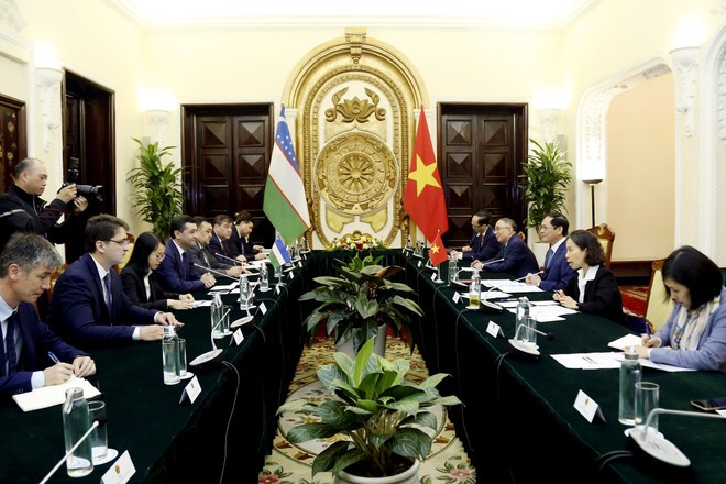 At the talks between Minister of Foreign Affairs Bui Thanh Son and his visiting Uzbek counterpart Bakhtiyor Saidov in Hanoi on March 18. (Photo: VNA)