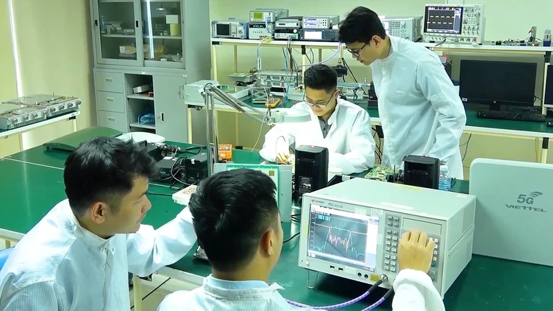 Viettel engineers design and manufacture 5G equipment.