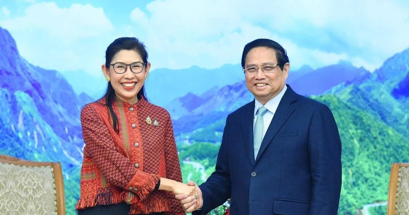 Prime Minister Pham Minh Chinh (right) and Thai Ambassador Urawadee Sriphiromya. (Photo: VNA)