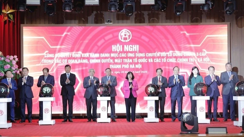 Delegates launch the three-tier shared digital transformation platform for Party, government, and socio-political organisations