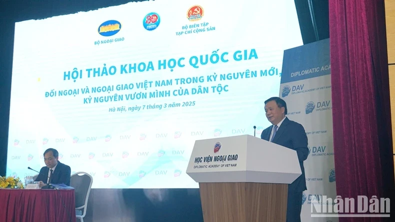 Politburo member Nguyen Xuan Thang, Director of the Ho Chi Minh National Academy of Politics and Chairman of the Central Theory Council speaks at the event. (Photo: NDO)