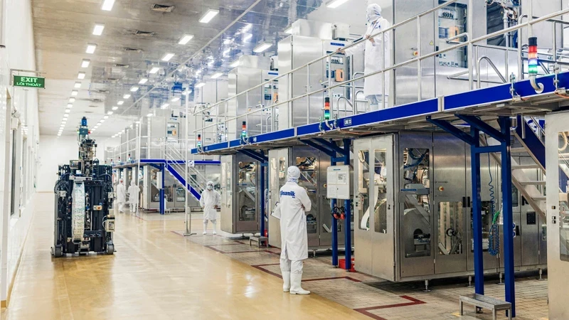 Vinamilk offers a wide range of Halal products that fully meet the criteria and requirements of the Islamic market. In the photo: A modern production line at Vinamilk's dairy factory. (Photo: HOANG SON)
