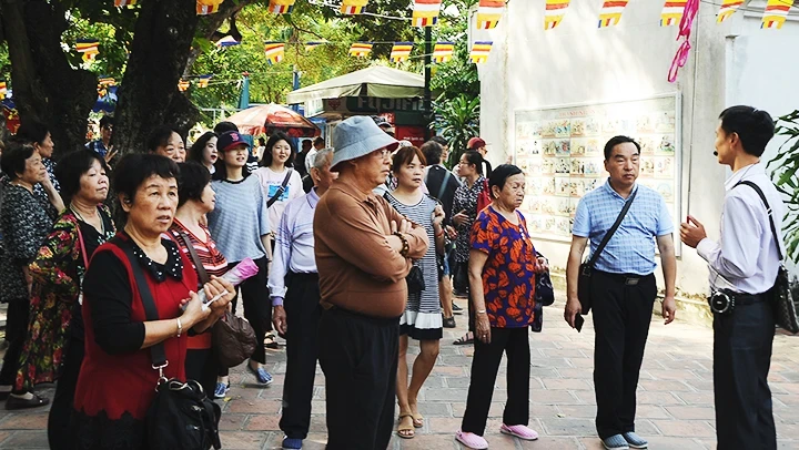 The number of international visitors to Vietnam reaches nearly 2.1 million in January 2025. (Photo: BAC SON)