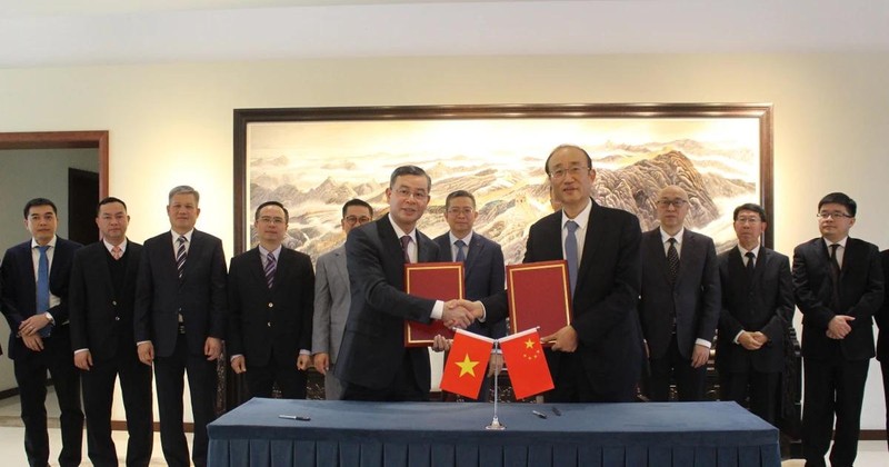 The signing ceremony of the fourth MoU between the State Audit Office of Vietnam and the National Audit Office of China in Beijing on March 17. (Photo: VNA)