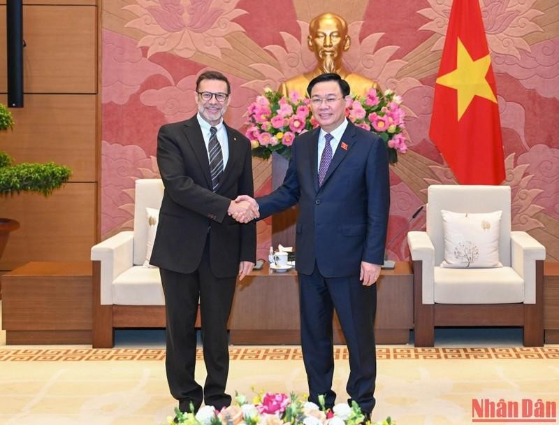 National Assembly Chairman Vuong Dinh Hue and Australian Ambassador Andrew Goledzinowski. (Photo: Duy Linh)