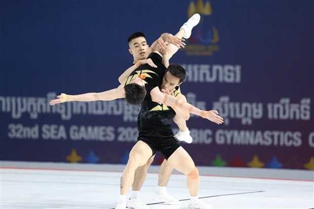Hoang Gia Thanh Bao, Le Hoang Phong and Nguyen Che Thanh win the trio event with 19.267 points. (Photo: VNA)