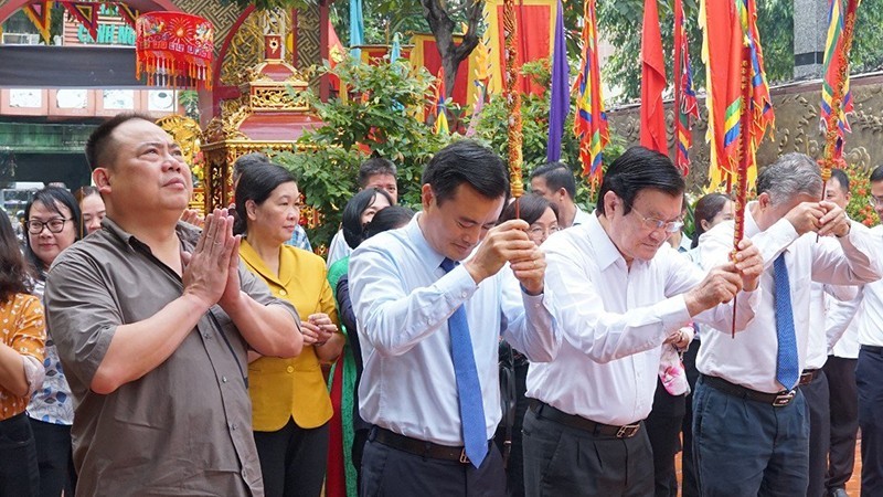 Delegates pay tribute to General Tran Hung Dao.