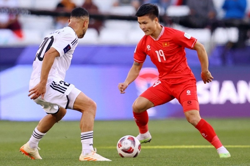 Nguyen Quang Hai scores the equalizer for Vietnam.