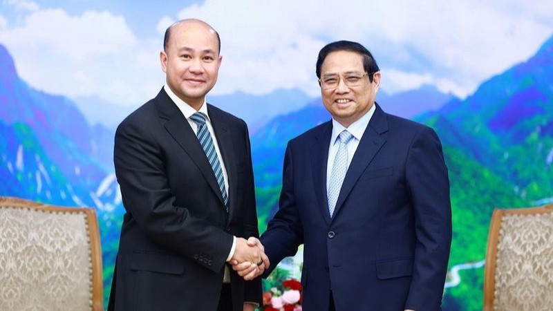 Prime Minister Pham Minh Chinh (right) and Hun Many, who is a member of the Cambodian People’s Party (CPP) Standing Committee, Secretary-General of the CPP Central Committee’s Mass Movement Commission, Deputy PM, Minister of Civil Service of Cambodia (Photo: VNA)