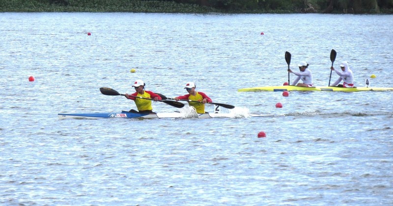 Vietnamese athletes have an excellent performance on the first day of the canoeing championship. (Photo: VNA)