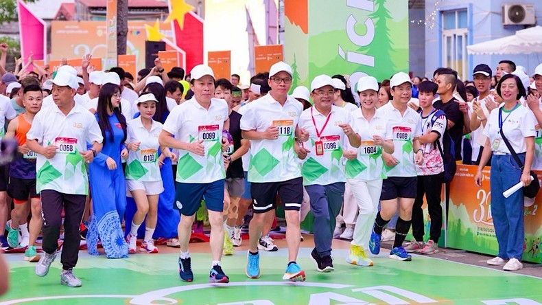 Participants in the run.