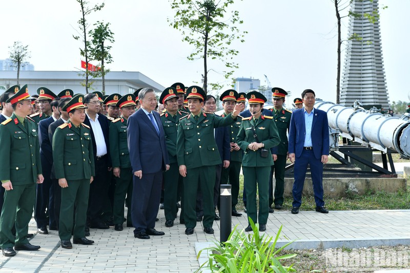 Party General Secretary To Lam visits the Vietnam Military History Museum in Hanoi on December 3. (Photo: Dang Khoa)