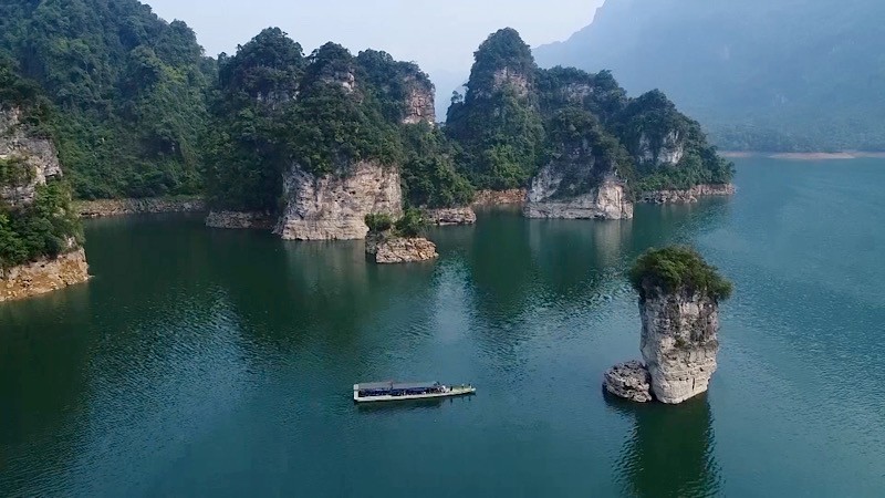 Coc Vai - A popular tourist attraction at the Tuyen Quang Hydropower Plant reservoir. 