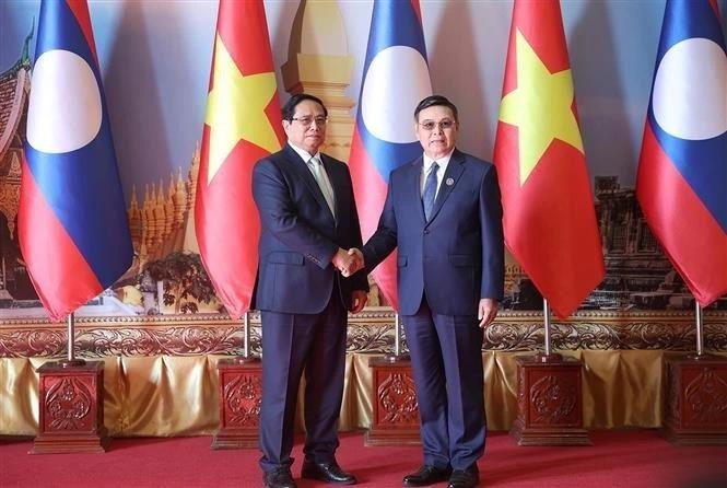 PM Pham Minh Chinh and President of the Lao National Assembly Saysomphone Phomvihane (Photo: VNA)