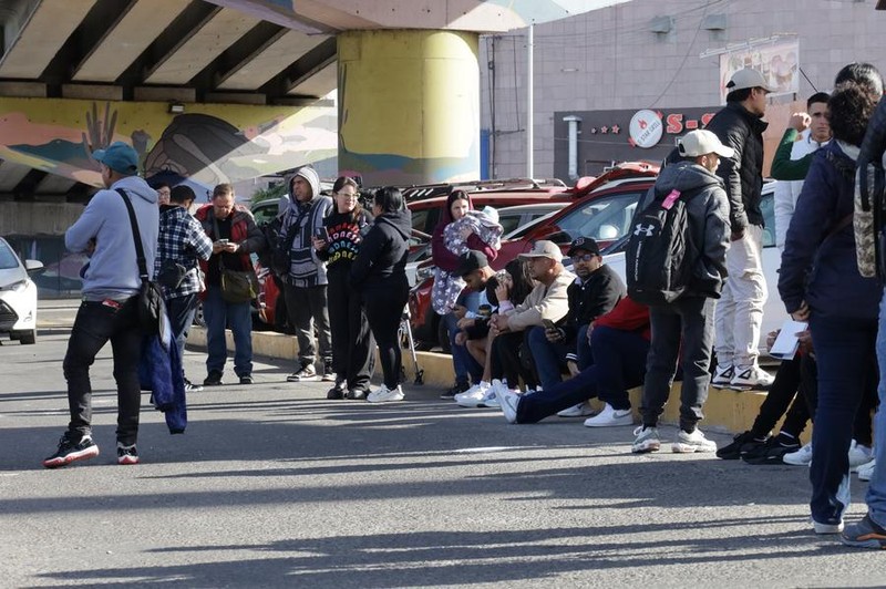 Migrants wait at the Chaparral checkpoint in Tijuana, Mexico. (Photo: Xinhua)