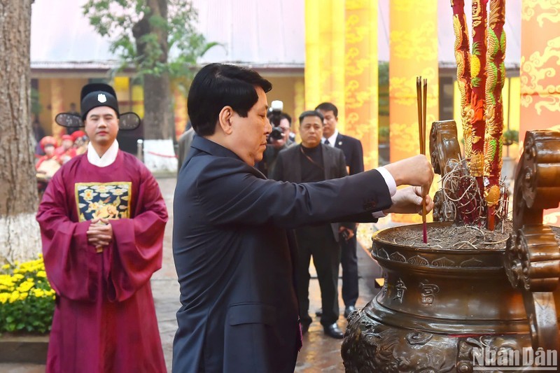 State President Luong Cuong presides over an incense offering ceremony at Kinh Thien Palace within the Thang Long Imperial Citadel in Hanoi on February 6. (Photo: Thuy Nguyen)