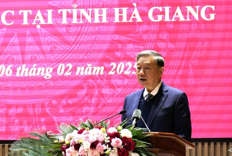 Party General Secretary To Lam speaks at the event.