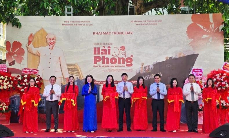 At the opening ceremony of the exhibition