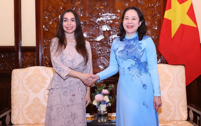 Vice State President Vo Thi Anh Xuan (right) receives Leyla Aliyeva, Vice President of Azerbaijan’s Heydar Aliyev Foundation, in Hanoi on April 22. (Photo: VNA)