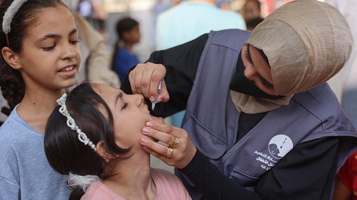 Gaza-based health authorities said on Saturday that the second round of the polio vaccination campaign in the central Gaza Strip is scheduled to start on Monday for three or four days.