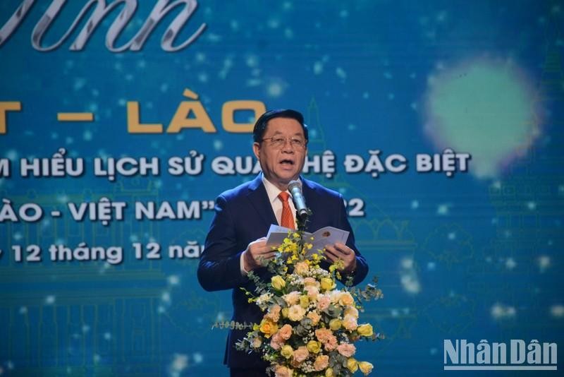 Secretary of the Party Central Committee cum Head of the Commission for Communication and Education Nguyen Trong Nghia speaks at the event.