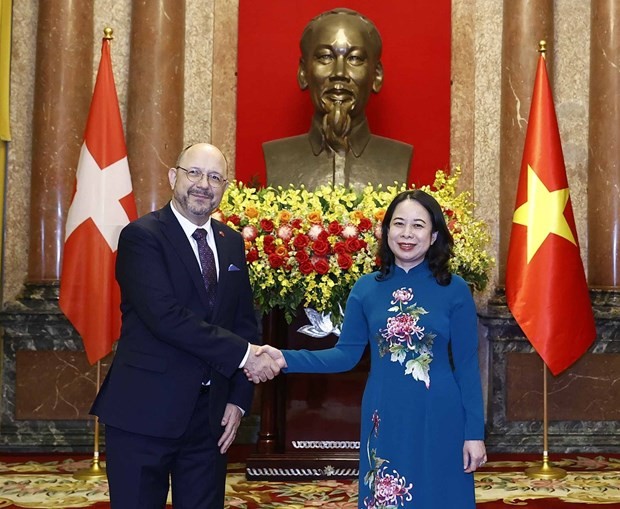 Acting President Vo Thi Anh Xuan (right) and Swiss Ambassador Thomas Gass. (Photo: VNA)