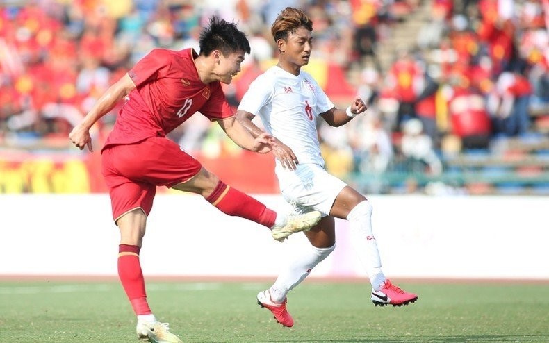 Ho Van Cuong scores a brace to help Vietnam beat Myanmar 3-1 in the SEA Games bronze medal match this afternoon. 